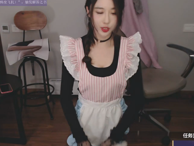 轩子巨2兔搞创新直播，女仆装亮相，说话方式更是让男粉羞愧