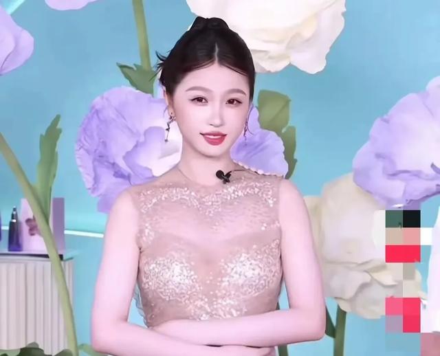 虞书欣直播被骂像抽风!网友:30岁人了,就别装嗲眨眼睛扮可爱