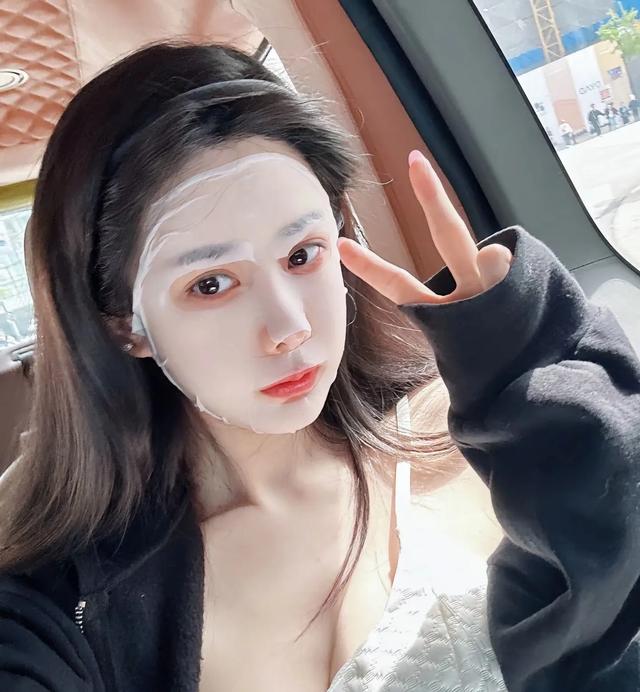 韦雪直播收入揭秘:超9亿不止,美女主播直播魅力爆表