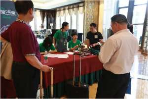 青岛lol女主播(电竞女王MISS空降杭城，助力杰拉品牌升级发布会)