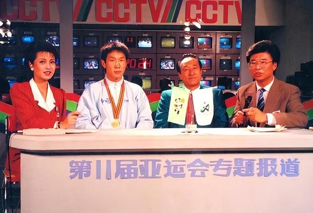 65岁的“广东一枝花”侯玉婷：曾和霍震霆传绯闻，如今成模范婆婆