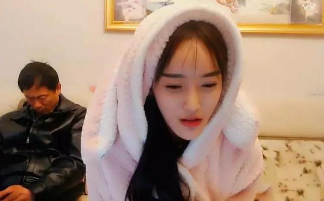 很多女主播跟神豪现实一起！最后结果又如何？