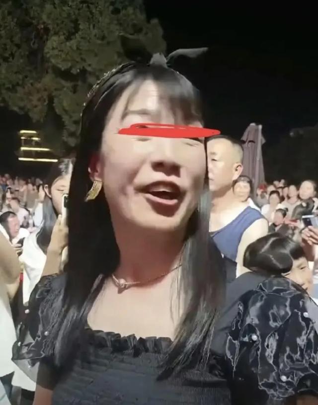 辱骂母亲走红的女主播被逮捕，揭开网络低俗直播的丑陋面纱！