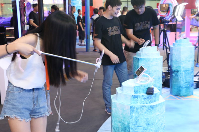 360手机N4S够持久，俘获ChinaJoy女主播芳心