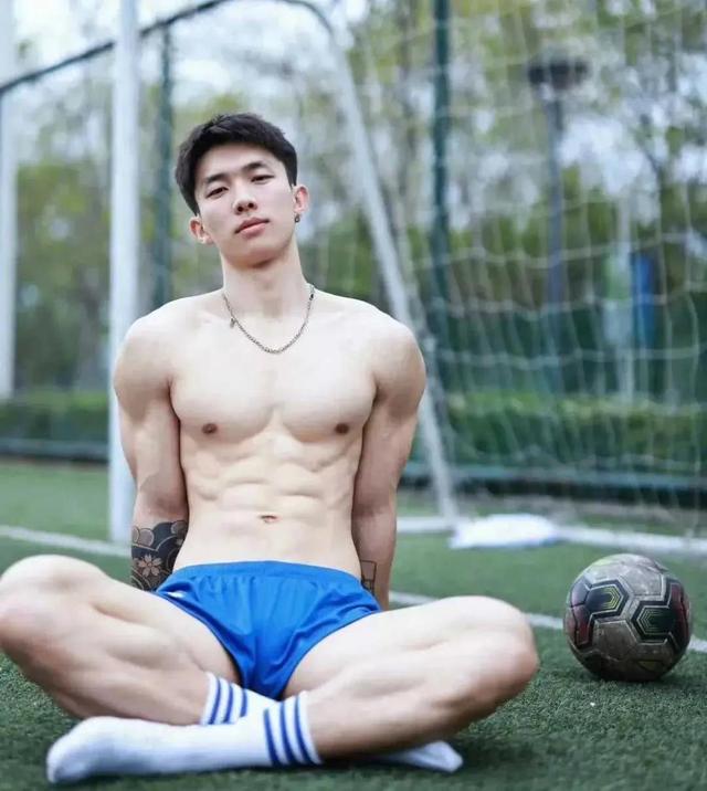 近期非常火的肌肉小哥付费私拍居然被骗了？