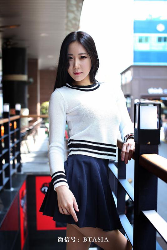 韩国美女李允熙外拍制服短裙