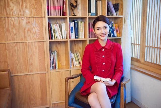 33岁央视主播龙洋：曾曝是“月光族”，单身原因是择偶标准太高？