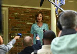 女主播克洛伊视频(菜菜影视短评 已婚妇人寂寞 暗黑警探棘手)