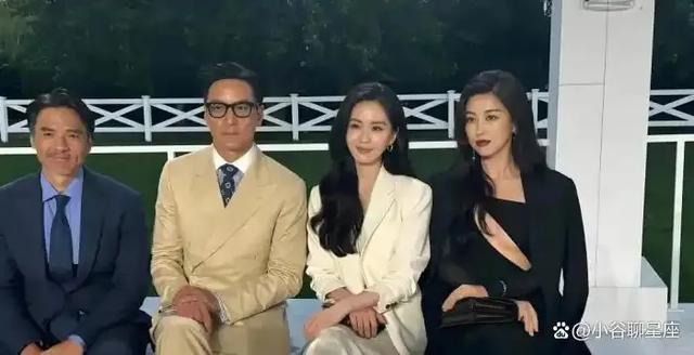 刘诗诗与朱珠惊艳同框，朱珠黑色装扮花式露胸展妩媚