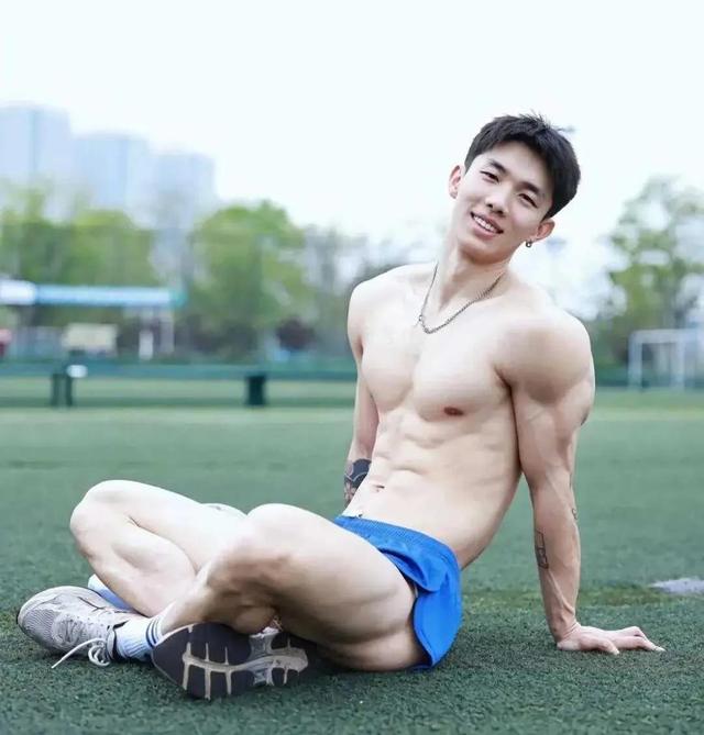 近期非常火的肌肉小哥付费私拍居然被骗了？