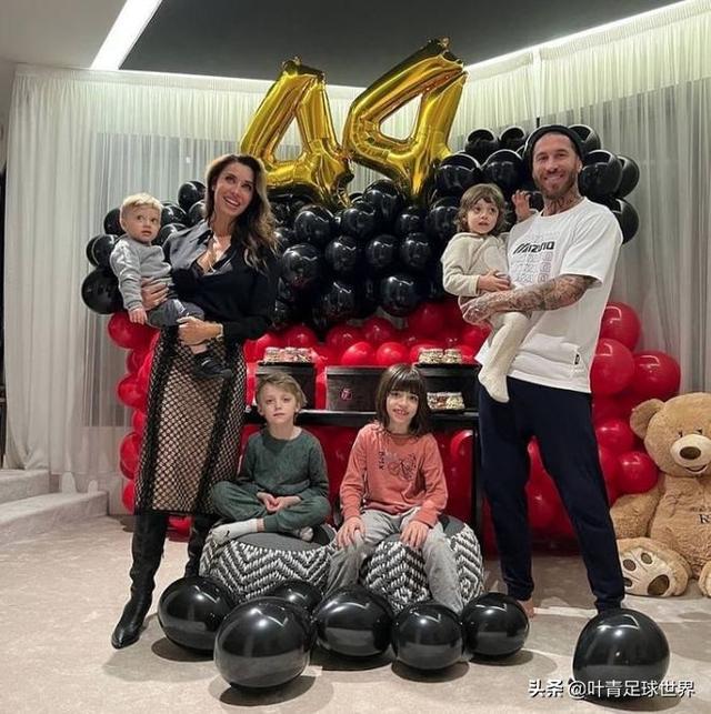 44岁娇妻生日,拉莫斯送惊喜:一家6口出游,新婚3年甜如蜜