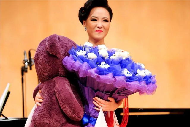 罗菲：曾是美女歌唱家，却沦为“大老虎”情妇，最终结局怎么样了