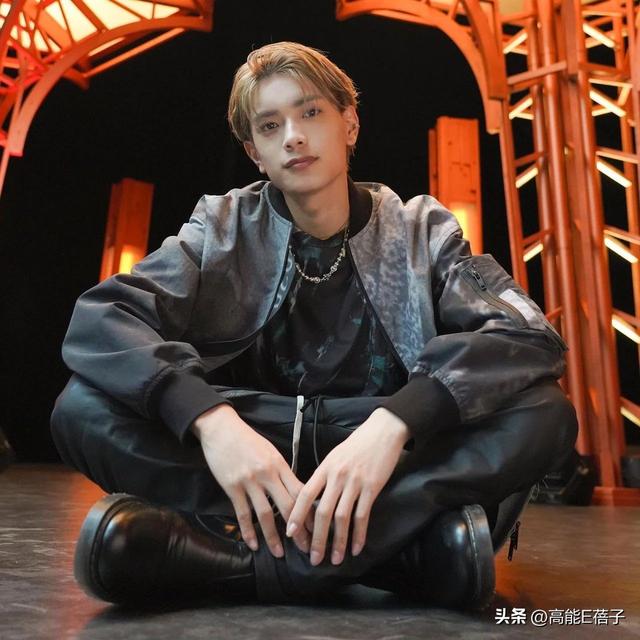 杰尼斯偶像恋写真女星却深夜幽会酒吧女？日媒嘲“体力真好”