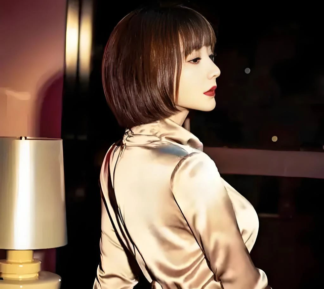 性感柳岩，变化太大不敢认