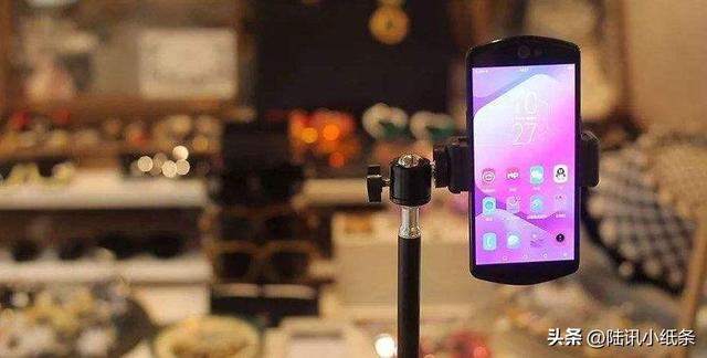 惊!网红顾茜茜日入30万,网红经济的暴富神话还是行业缩影?