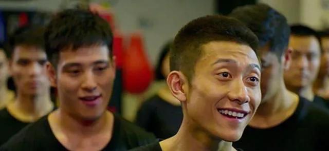 张一山跟老师拍吻戏，过于投入伸出舌头，网友：不差这点流量