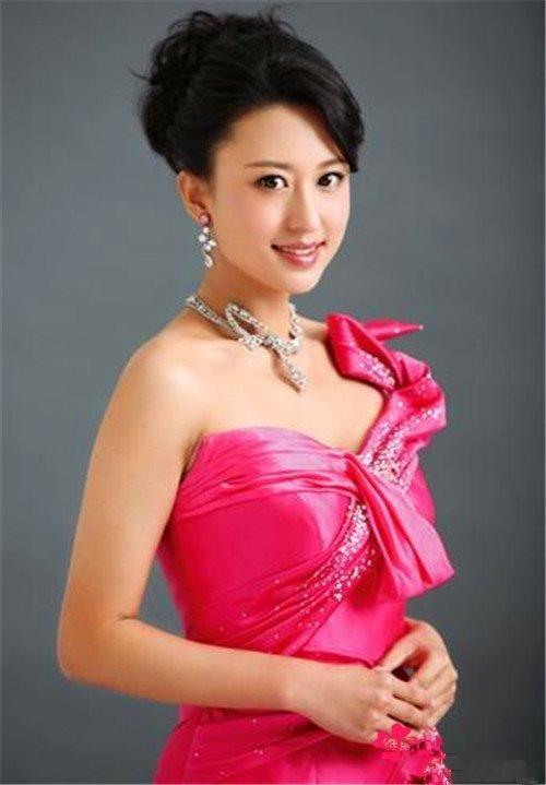 嫁70岁富翁？包养4个男人？披在主持人张蕾身上的面纱该揭开了！