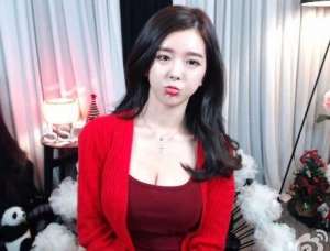 韩国最美女主播伊素婉(尹素婉为什么被称为“一代韩国电竞女神”)