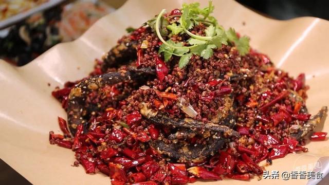 “掐着头，捏着腰，顺着脖子往下薅”，打一美食