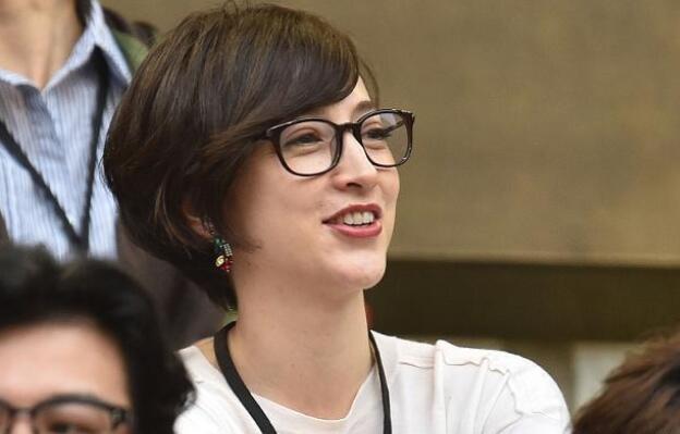 41岁日本最美女主播,高嫁前首相儿子,可小3岁花心丈夫频频出轨