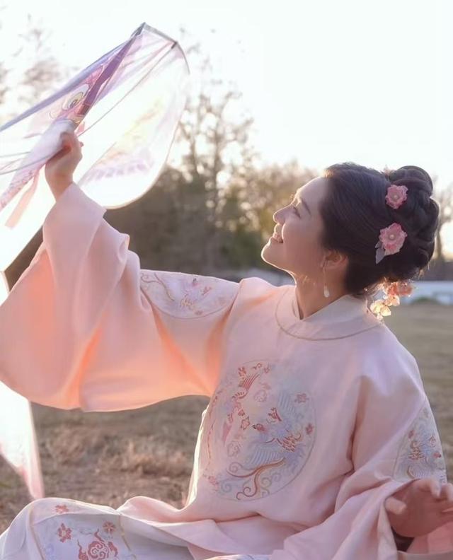 美爆了!与辉同行山东行,四个女主播的古风妆造,一个比一个好看