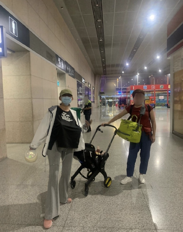 谢娜半个冰箱都是母乳!娱乐圈5位“背奶妈妈”,证明母爱真伟大