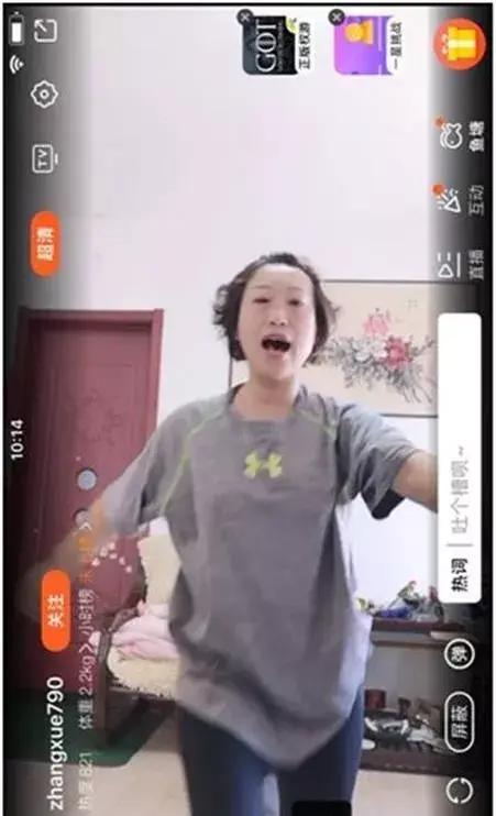 女老师在家直播涉黄被封，被网课逼疯的中国老师们