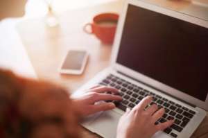 招募女主播(男子应聘成为涉黄网站管理员，招募女主播进行非法视频直播，江苏法院判了)