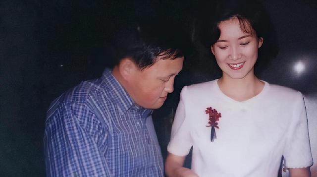 央视“首席女主播”李修平：42岁再婚嫁大10岁丈夫，至今无儿无女