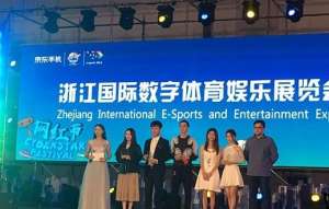 斗鱼女主播小九九(ESM首届网红节 二次元女团SSIdol获得“最具人气女团”奖)