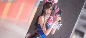 cosdva的女主播(解说腐团儿cos守望先锋dva，玩枪的姿势有点萌，网友直呼：犯规了)