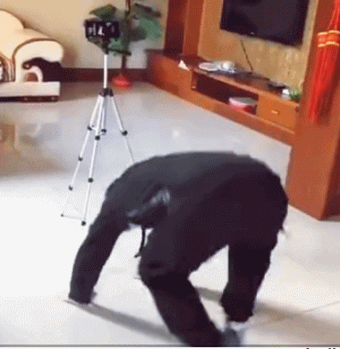 女老师在家直播涉黄被封，被网课逼疯的中国老师们