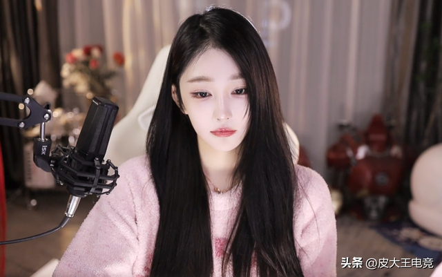 女主播被家里催婚,直言刷到榜一可以培养感情,不结婚是因为自卑