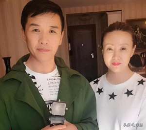 女主播三胖(胖丫赵丹出狱三年罕见露面，参加关思慧婚礼，又胖回了原来的样子)