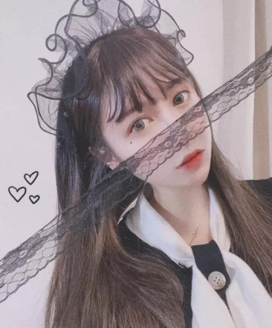 女主播爆料土豪的心思,暗示自己不值十万块