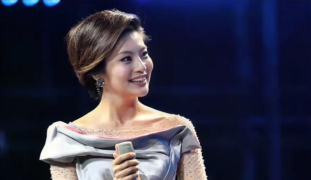 央视的十大美女主持人,被誉为频道的“当家花旦”