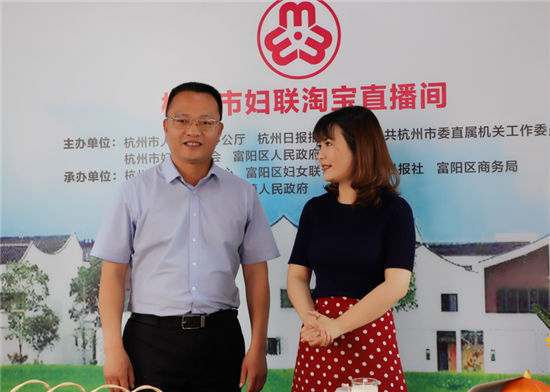 1个半小时，成交1009单！还有很多网友联系客服想去采摘游！错过这场直播，你还可以下单