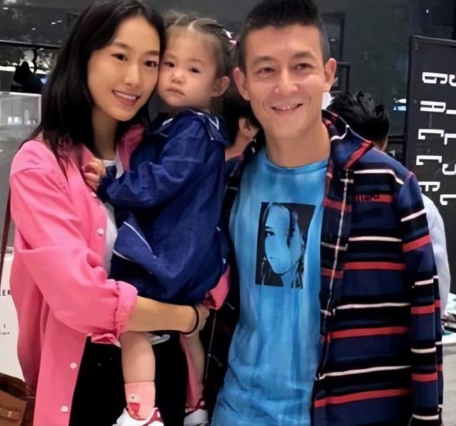 弃40亿身家为陈冠希生女！曾因脱鞋爆火的“华谊夫人”，如今怎样