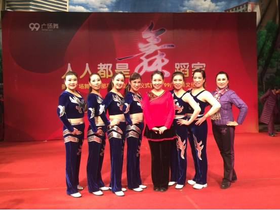 喻嘉《爱上你就是一辈子》走红 美久老师闻声编舞