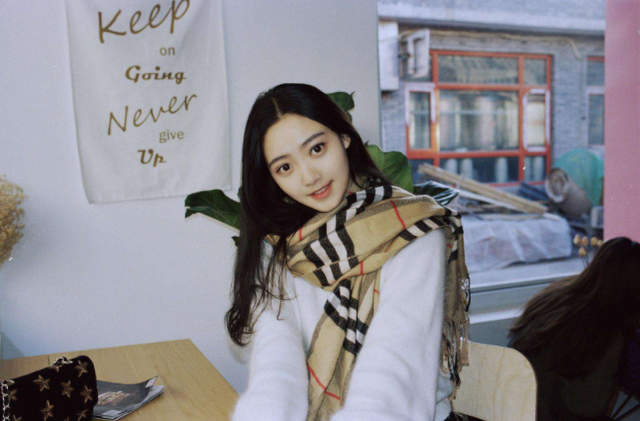 知名女主播被领导当场掀裙子？当事人发文澄清，是自己主动折上去