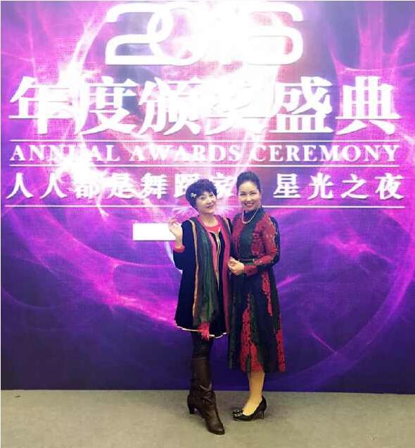 喻嘉《爱上你就是一辈子》走红 美久老师闻声编舞