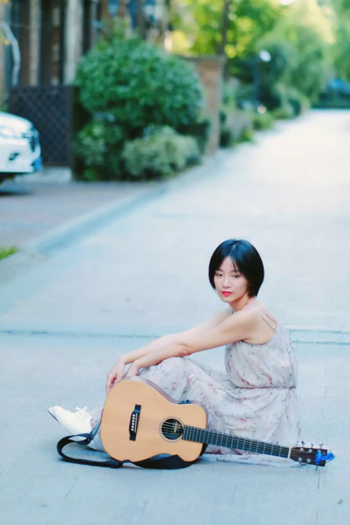 陌陌人气主播丹丹来了原创音乐上线,《没来得及说的话》唱给你听