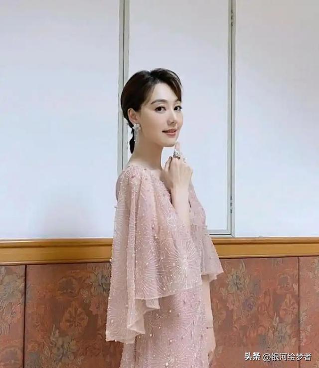 遭央视“开除”?被传和小尼结婚?央视女主持私生活谣言有多离谱