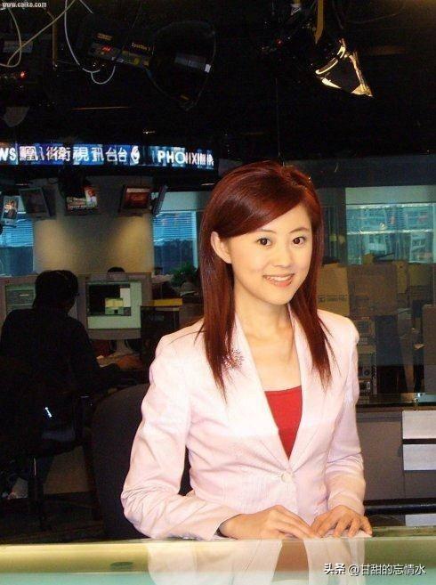 她是凤凰卫视最年轻、漂亮的新闻主播,温柔可人犹如邻家姐姐