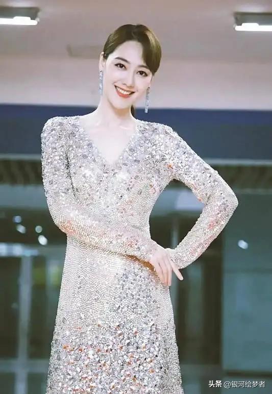 遭央视“开除”?被传和小尼结婚?央视女主持私生活谣言有多离谱