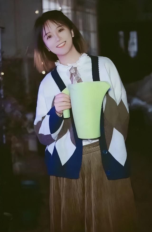 陌陌人气主播丹丹来了原创音乐上线,《没来得及说的话》唱给你听