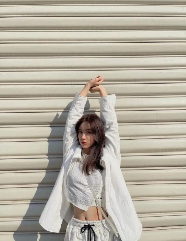 NBA女神宋美娜性感写真，她的解说为何能迷倒万千球迷？