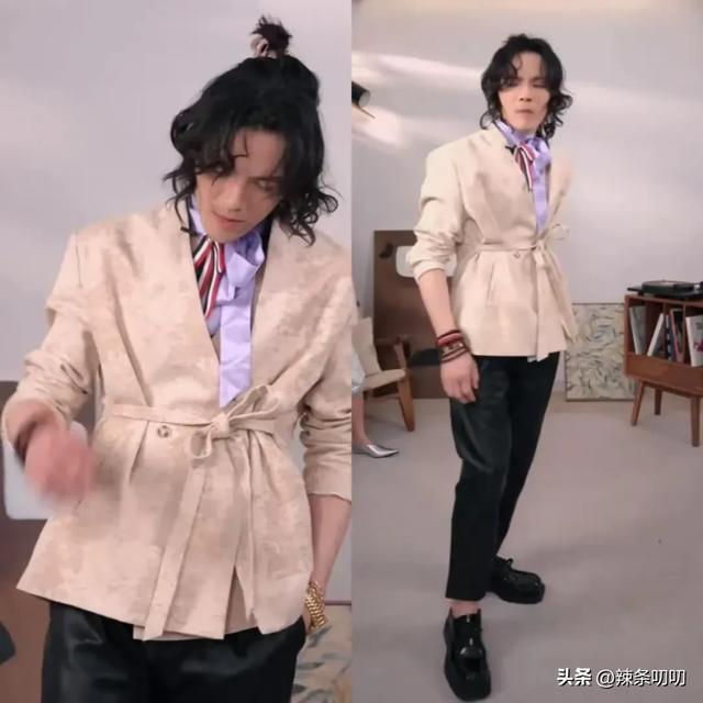 向佐放飞自我,爱上女装?直播穿抹胸吊带黑丝女士内衣,场面炸裂