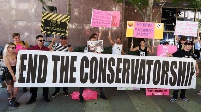 陷害布兰妮,释放布兰妮:是什么让她被舆论塑造成一个“疯女人”?谁该为悲剧负责?