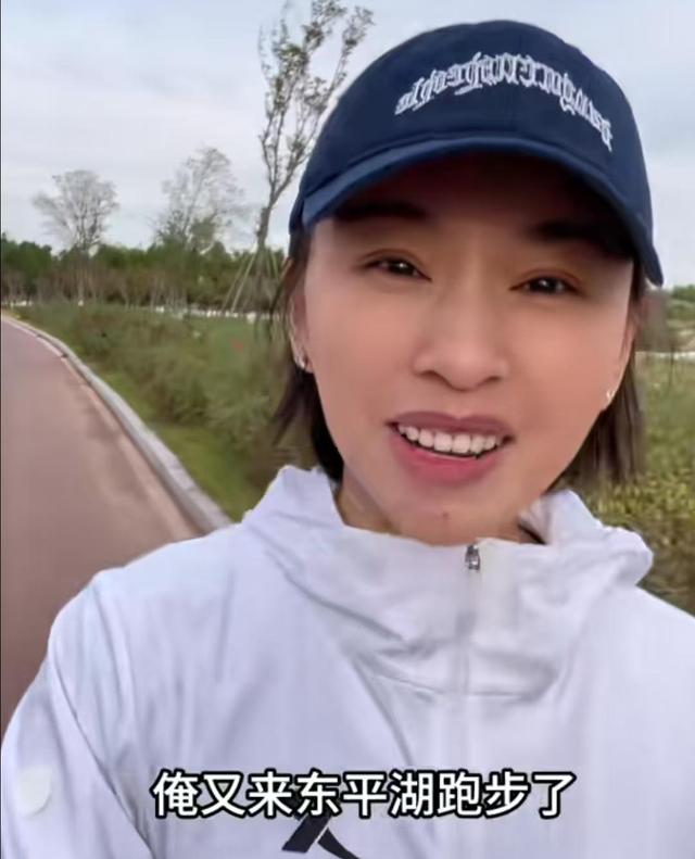 欧阳夏丹:没了央视光环变普通人,46岁仍单身,在新圈子红到发紫